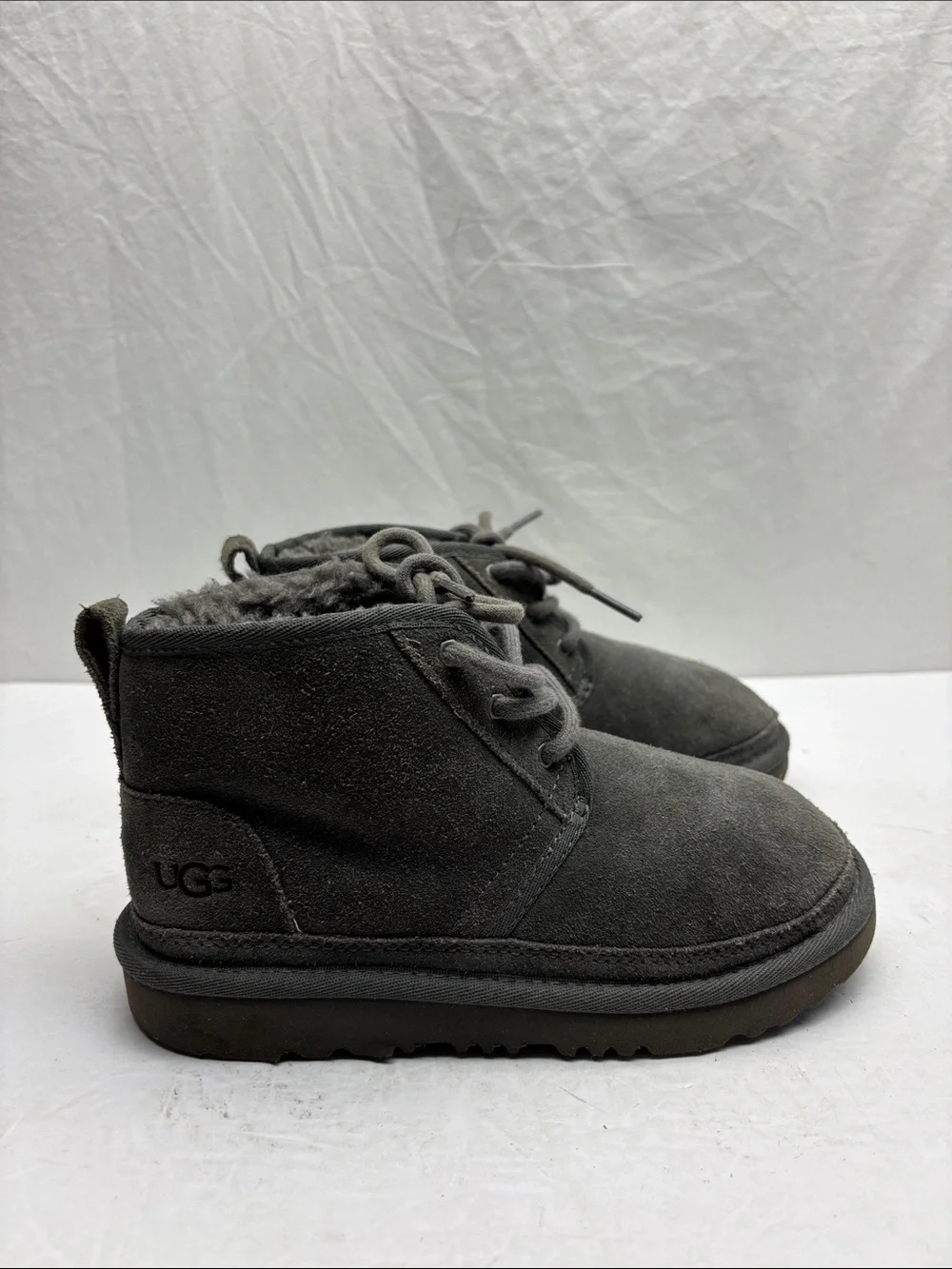 UGG Neumel boots for little boy SZ 2, box 69